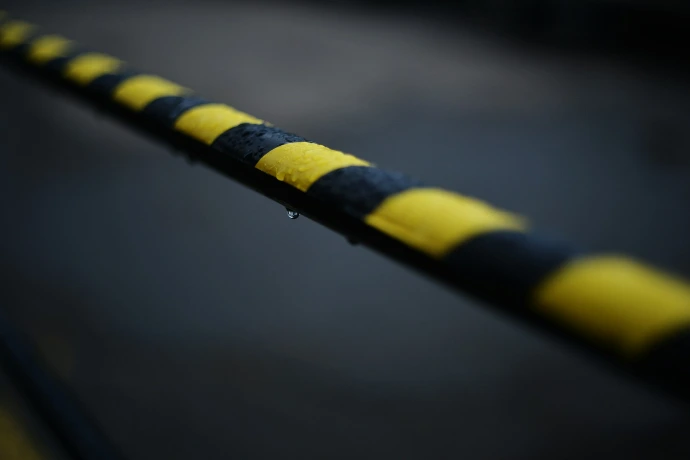 A close up of a yellow and black line